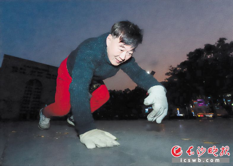 ” 专家表示并非所有人群都适合这样的锻炼方式球盟会网页登录长沙一老人22年坚持每